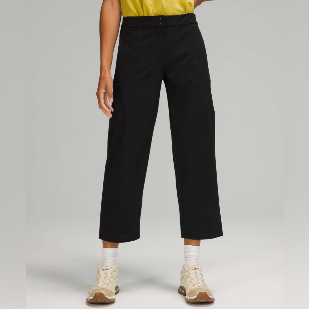 Lululemon Ventlight Cargo Mid Rise Crop 26"